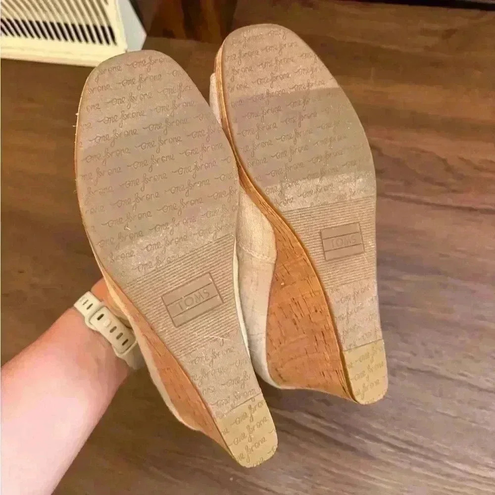 TOMS Classic Espadrille Wedge - Picture 2 of 4